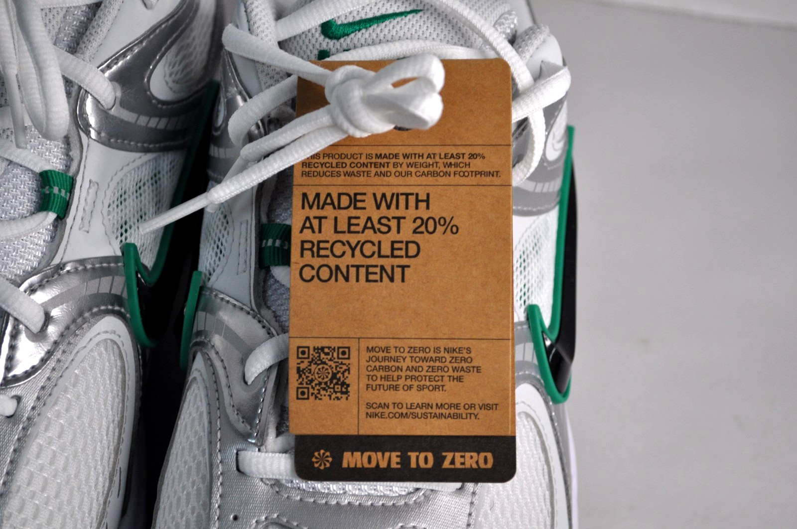 Nike V5 RNR White Malachite Green HJ5228-100 Men’s Size 13 New NWT
