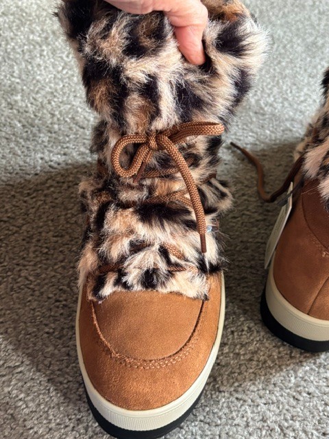 NWT WOMENS COUGAR VANITY WATERPROOF SUEDE WINTER BOOTS TAN/LEOPARD FAUX FUR 10M