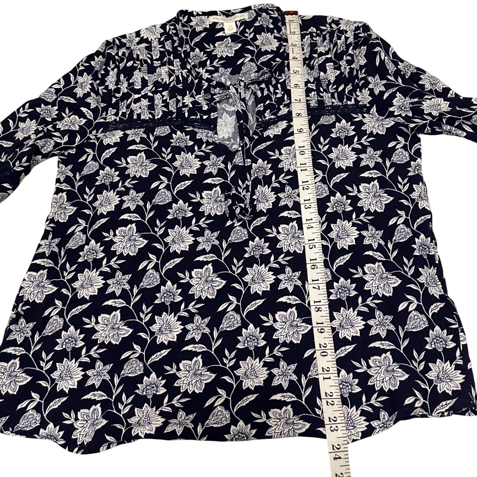 Chelsea & Violet Navy Floral Pintuck Lace Trim Blouse Womens XS Long Sleeve Top
