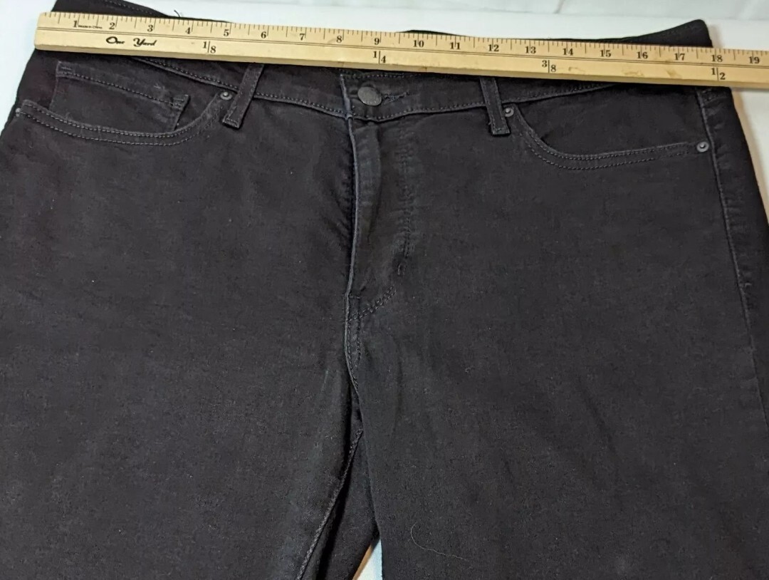 Levis 314 BlackJeans Womens 33 x 32 Shaping Straight Blackout Biker Denim