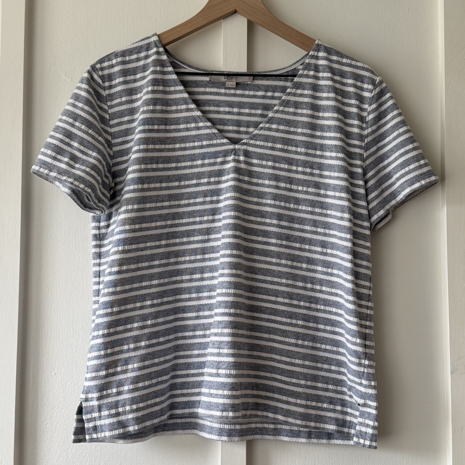Loft Blue/Gray And White Textured Stripe V-Neck Tee Size Medium
