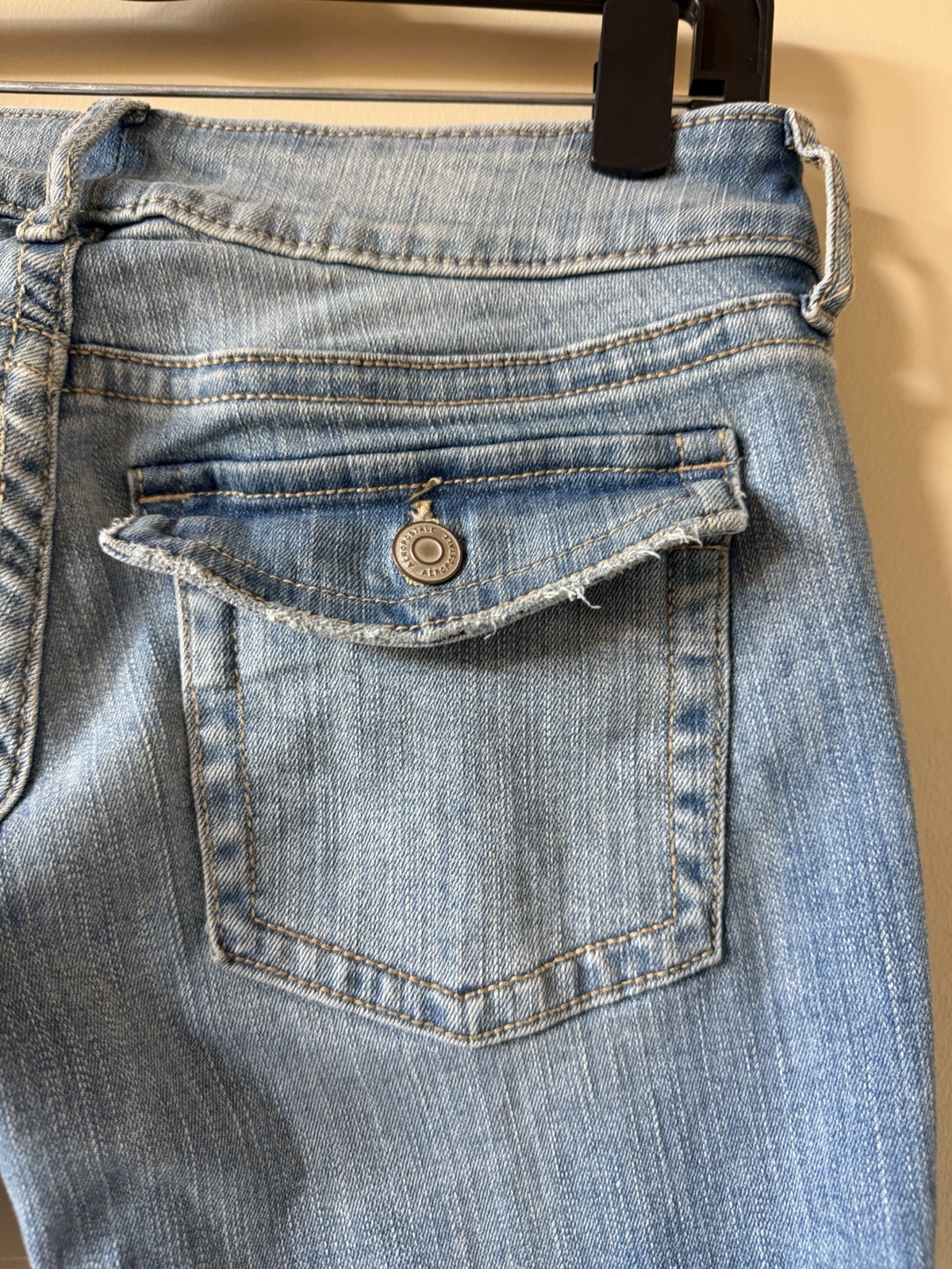Aéropostale Women’s Light Wash Blue Slim Flare Stretch 5-Pocket Jeans Size 6
