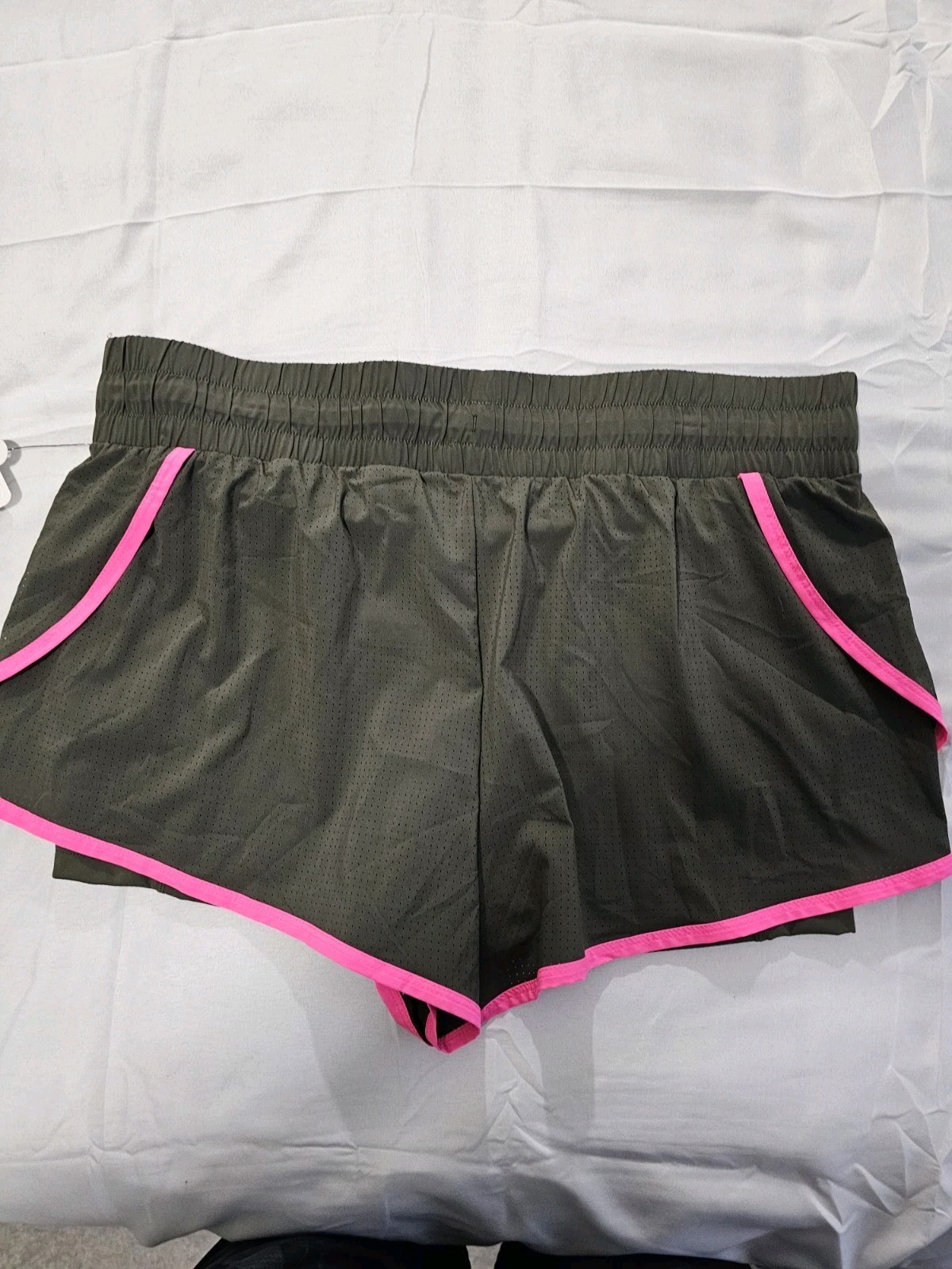 Love And Sports Women’s Green With Pink Trim Shorts Size Large (12-14)
