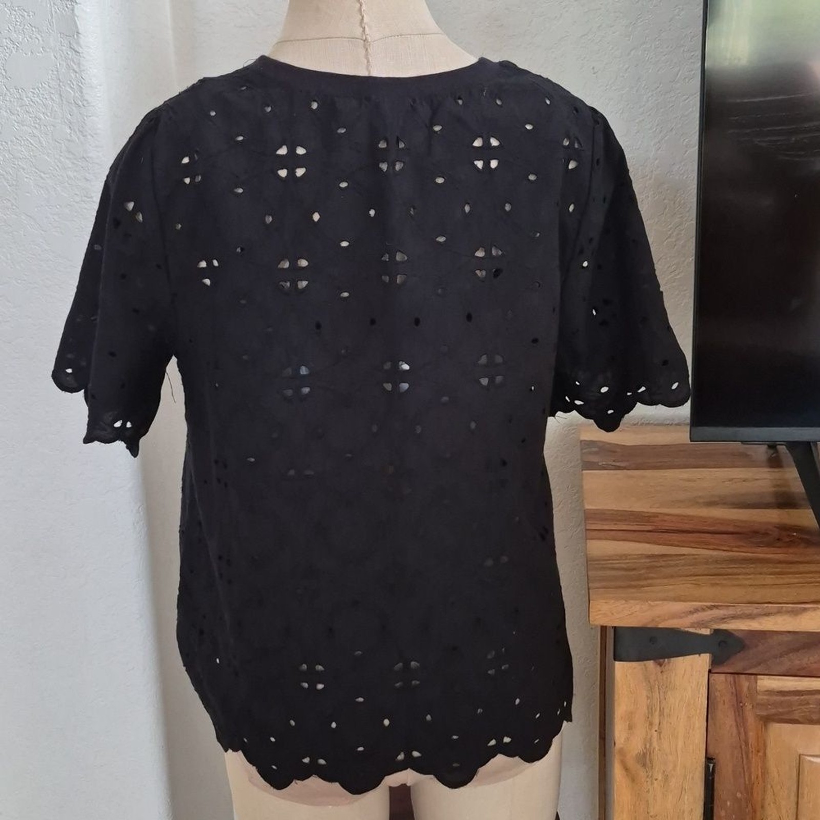 Who What Wear -Cut Out Design 100% Cotton Top Sz Medium