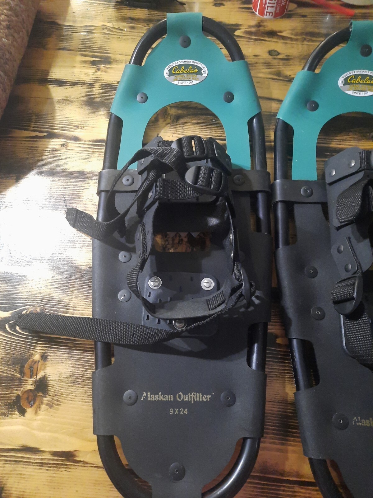 Cabellas 9×24 aluminum and plastic Snow Shoes Alaska Outfitter
