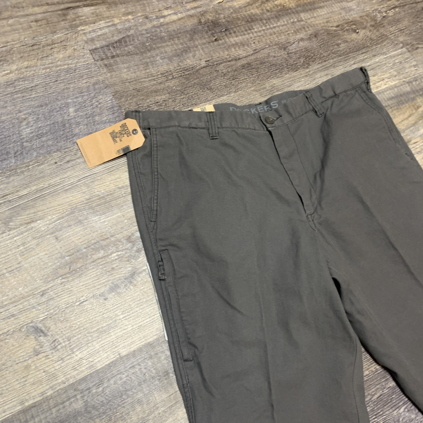 Dockers Men D3 Classic Fit Ultimate Cargo Gray Pants Size 42×30 New With Tags