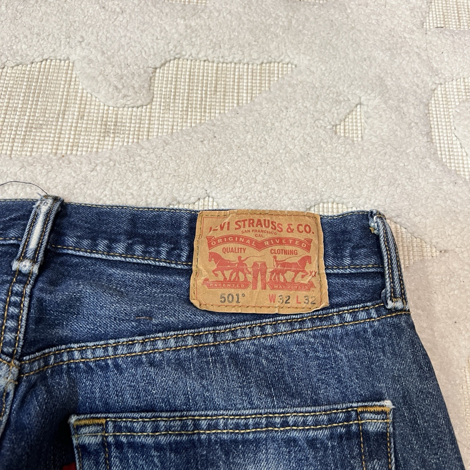 Vintage Levi’s 501 Button Fly Jeans Men’s 32×31 Blue Denim