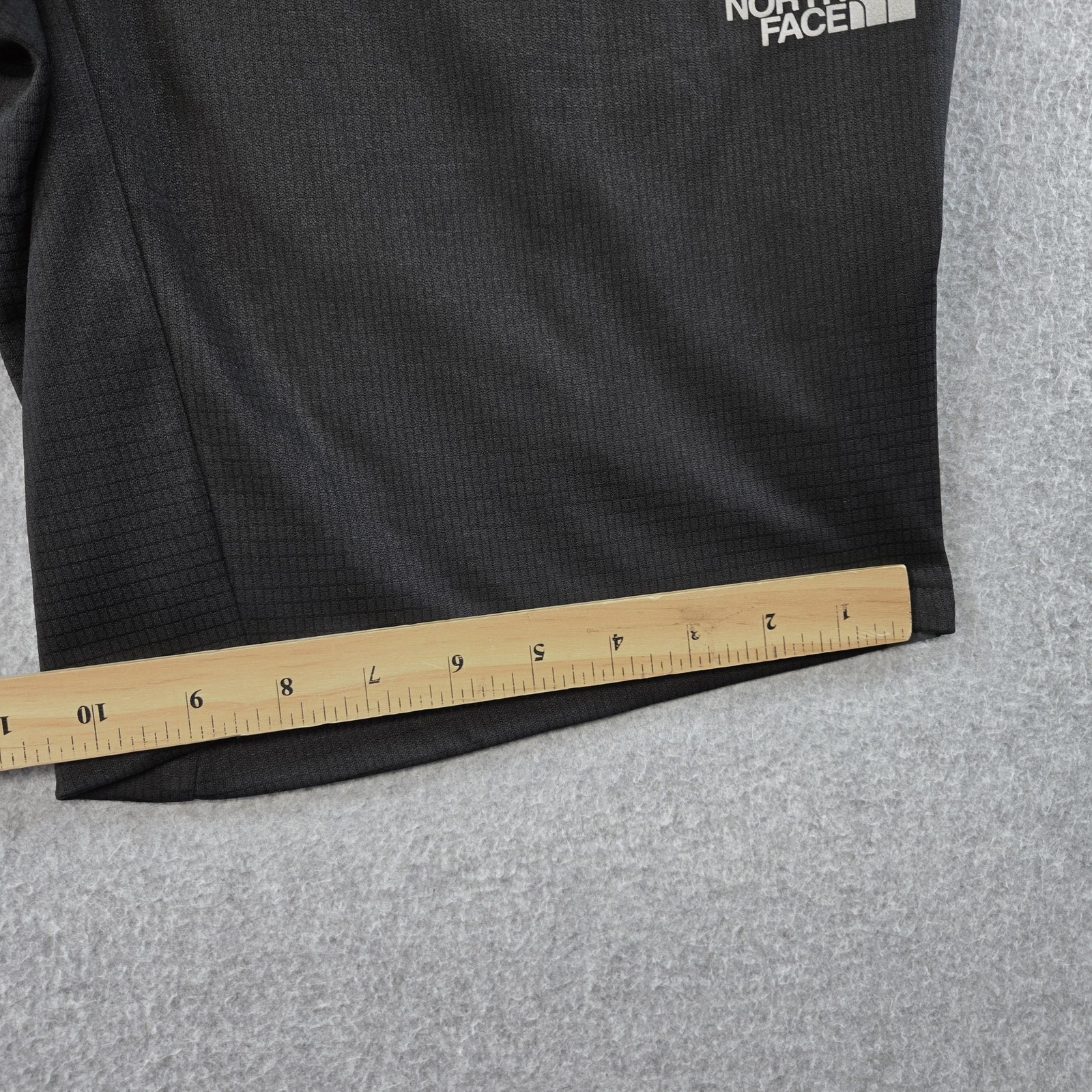 The North Face Shorts Mens L Black Fleece Polyester Elastic Waist 10in