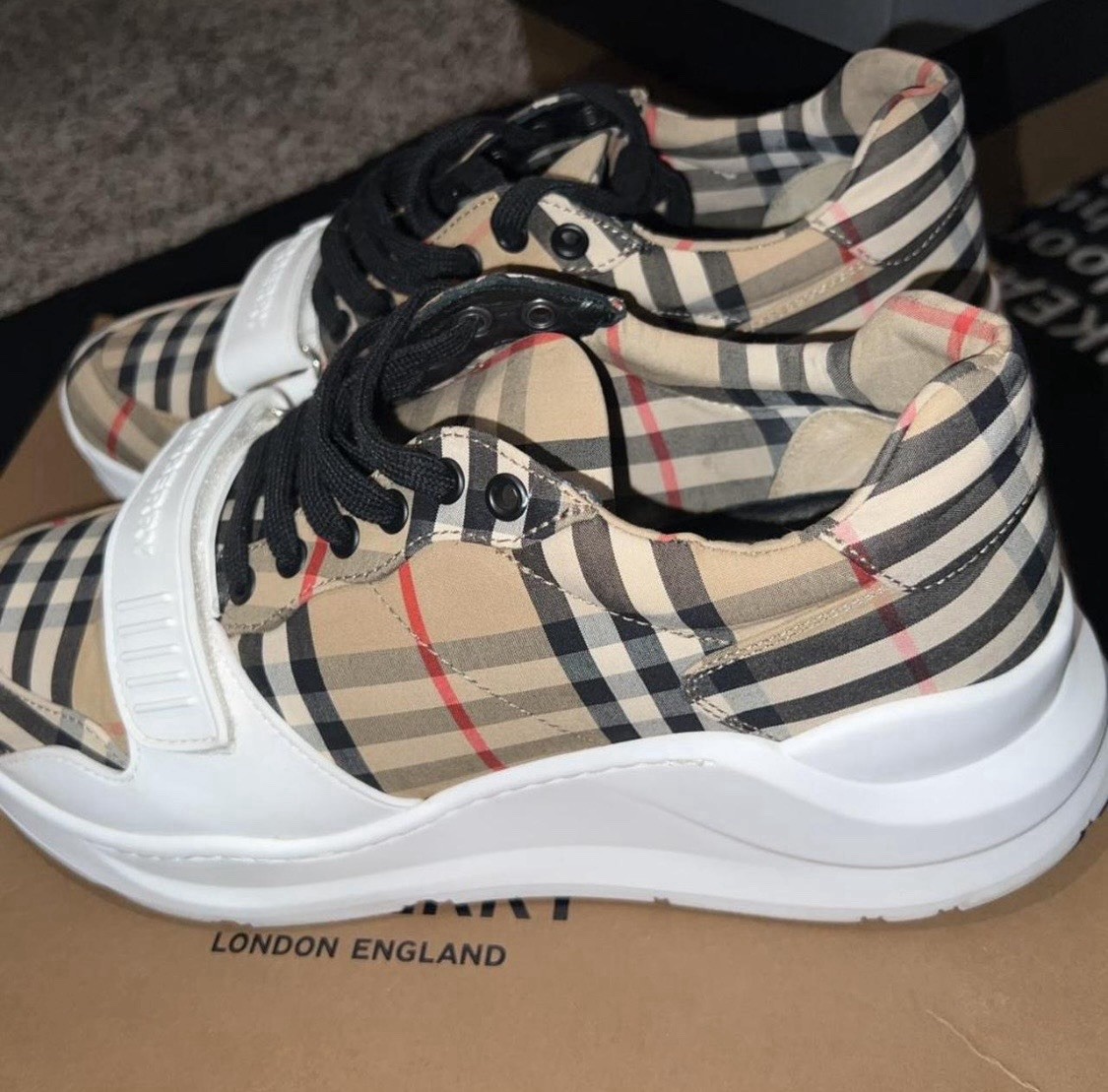 Burberry 100% original men’s size 10 in box used 1 or 2 times