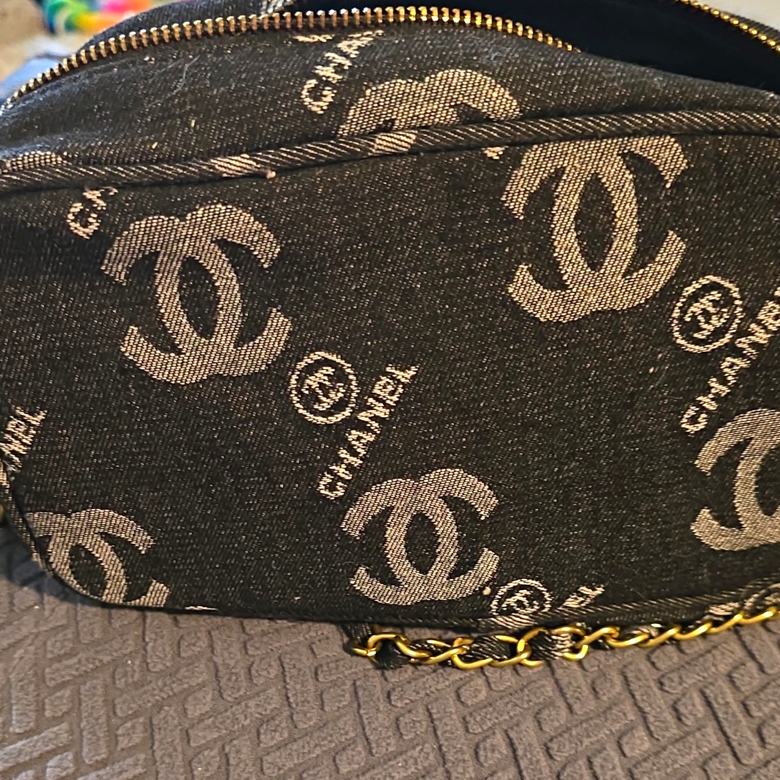 CHANEL Black Quilted Logo CC Zip Crossbody Bag Gold Chain HW Detachable Strap