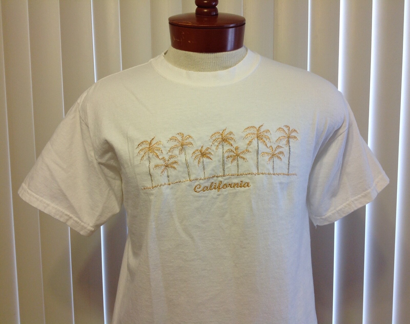 Anvil VTG Embroidered California Novelty Tourist T Shirt White Cotton Mens Large