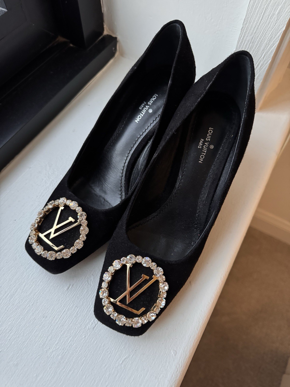 Louis Vuitton LV Logo Madeleine Pumps