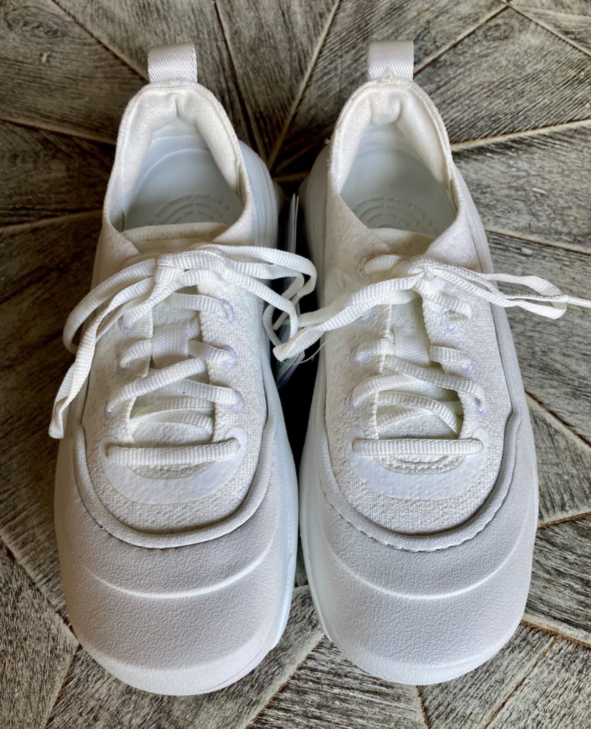 NEW! Size M4 / W6 – Crocs Echo Surge Moonlight White Sneakers FREE SHIPPING! NEW