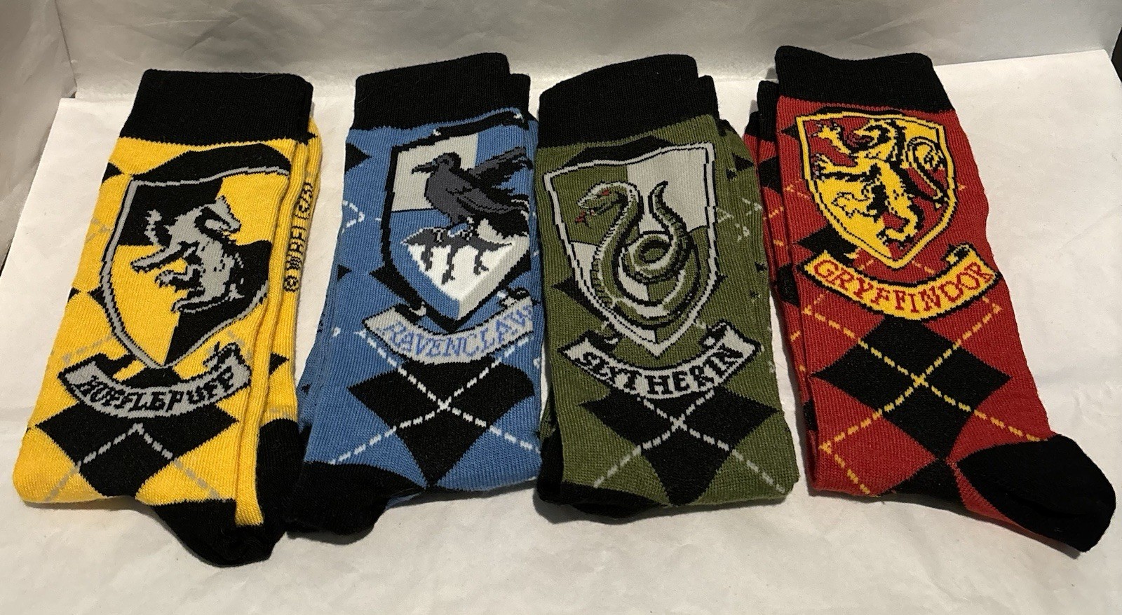 4 Pairs HARRY POTTER MEN’s CREWSOCKS SLYTHERIN GRYFFINDOR RAVENCLAW HUFFLEPUFF