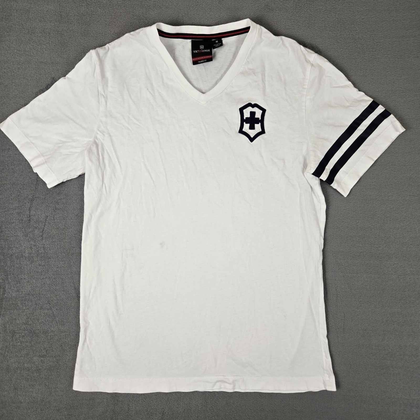 Victorinox T Shirt Mens Medium White Crest Logo Casual 100% Cotton Swiss