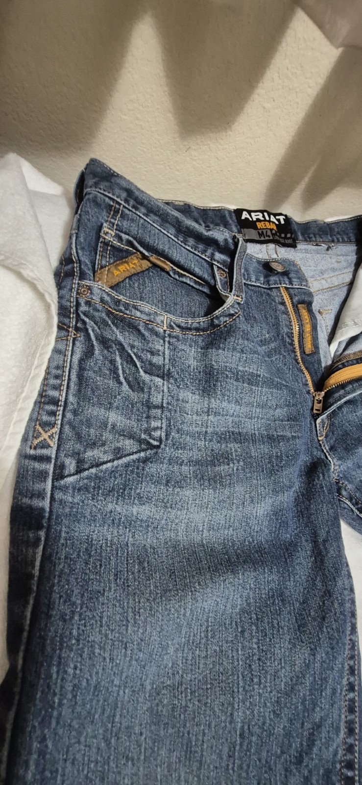 Ariat Men’s Medium Wash Blue Denim Straight Leg Jeans Regular Fit Size 32