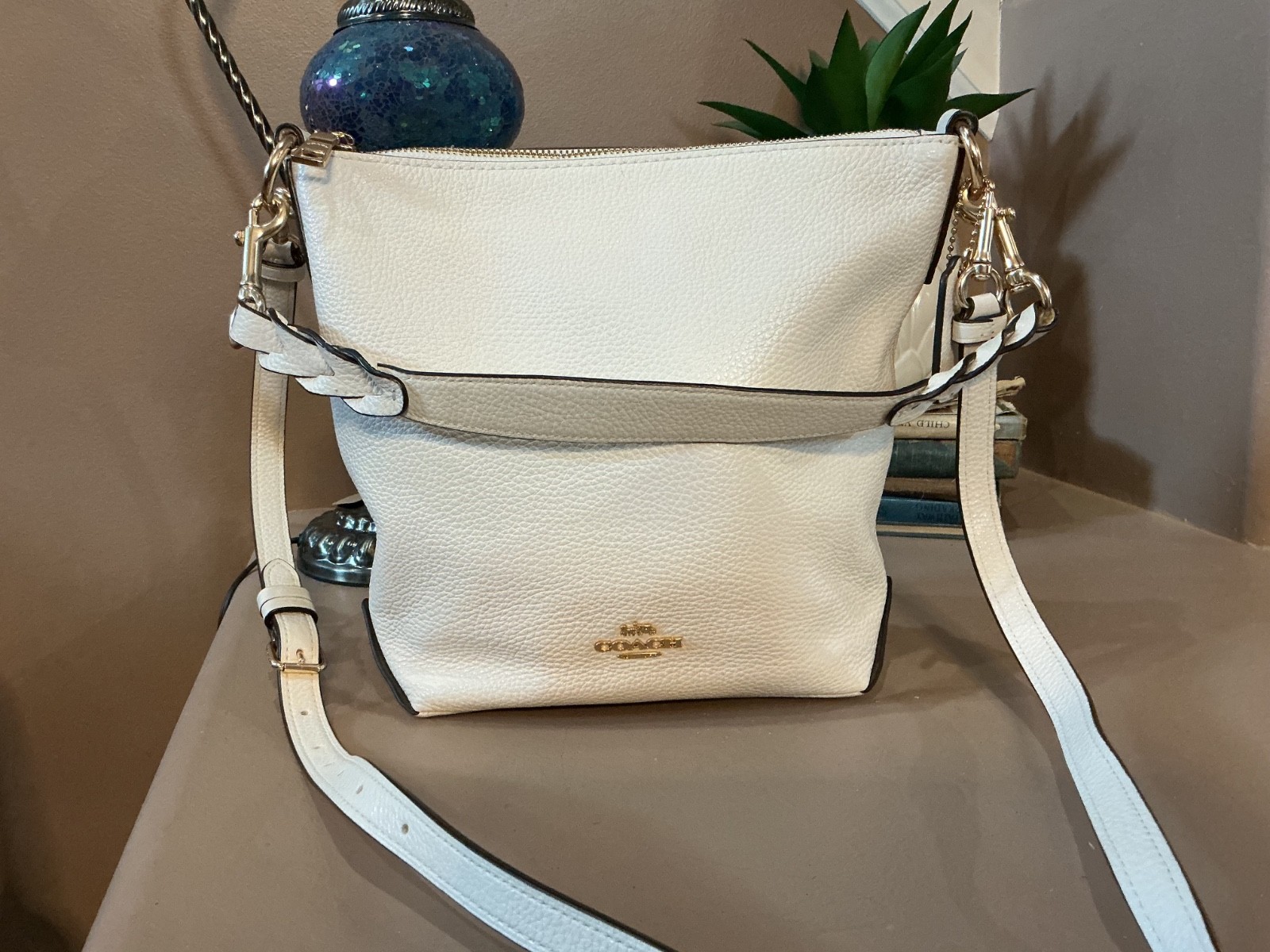 COACH Creme leather pebbled bag Abby Duffle Crossbody. Gold zip. Large
