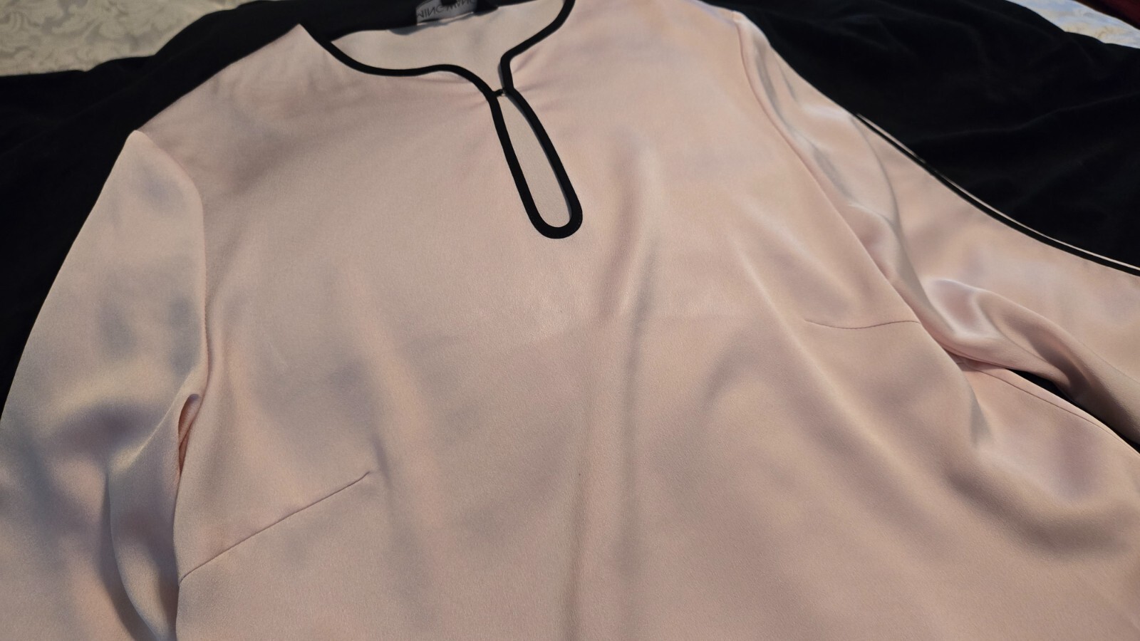 NWT Ming Wang Soft Pink Satin Long Sleeve Top Black Piping and Cutouts Size XS
