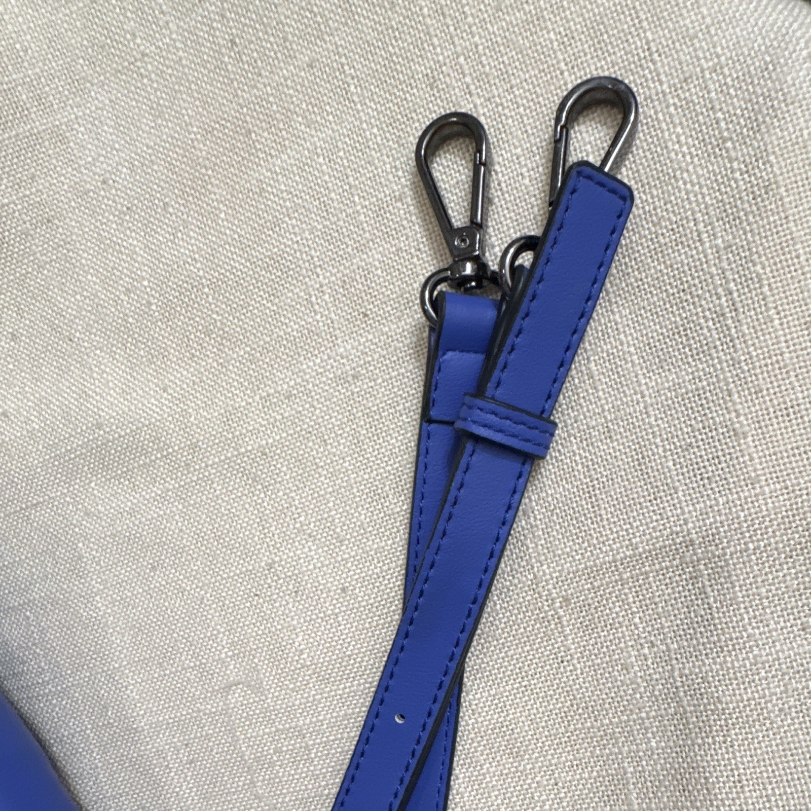 Simply Vera Vera Wang Women’s Blue Crossbody Top Handle Snap Detachable Strap