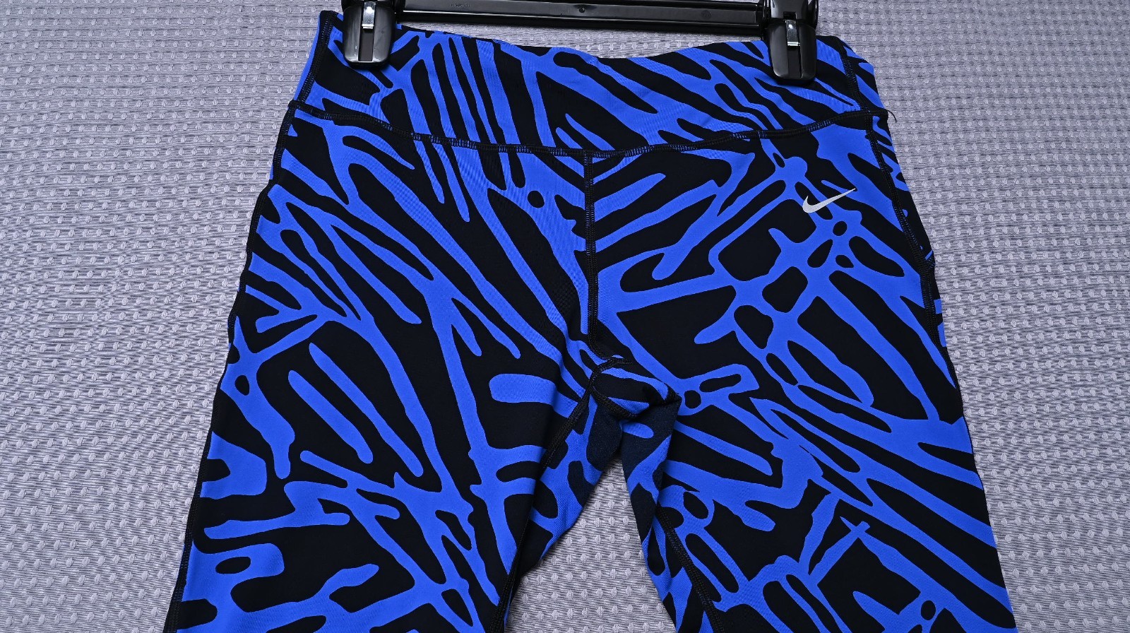 Nike® Size XL Splash Patterned Print Blue Leggings Body: 77% Nylon & 23% Spandex