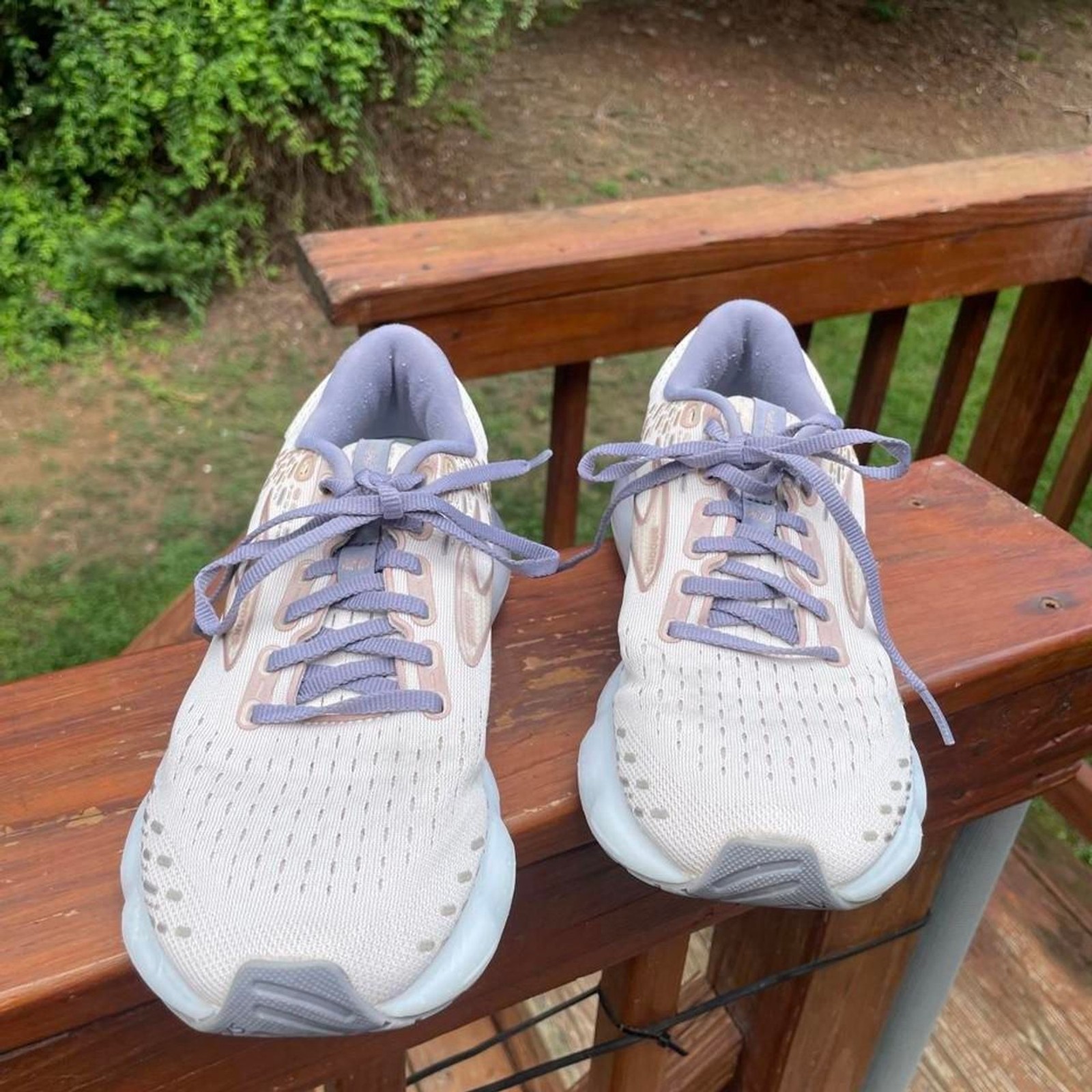 Brooks Glycerin 20 Women’s 8 Cream and Blue Running Sneakers