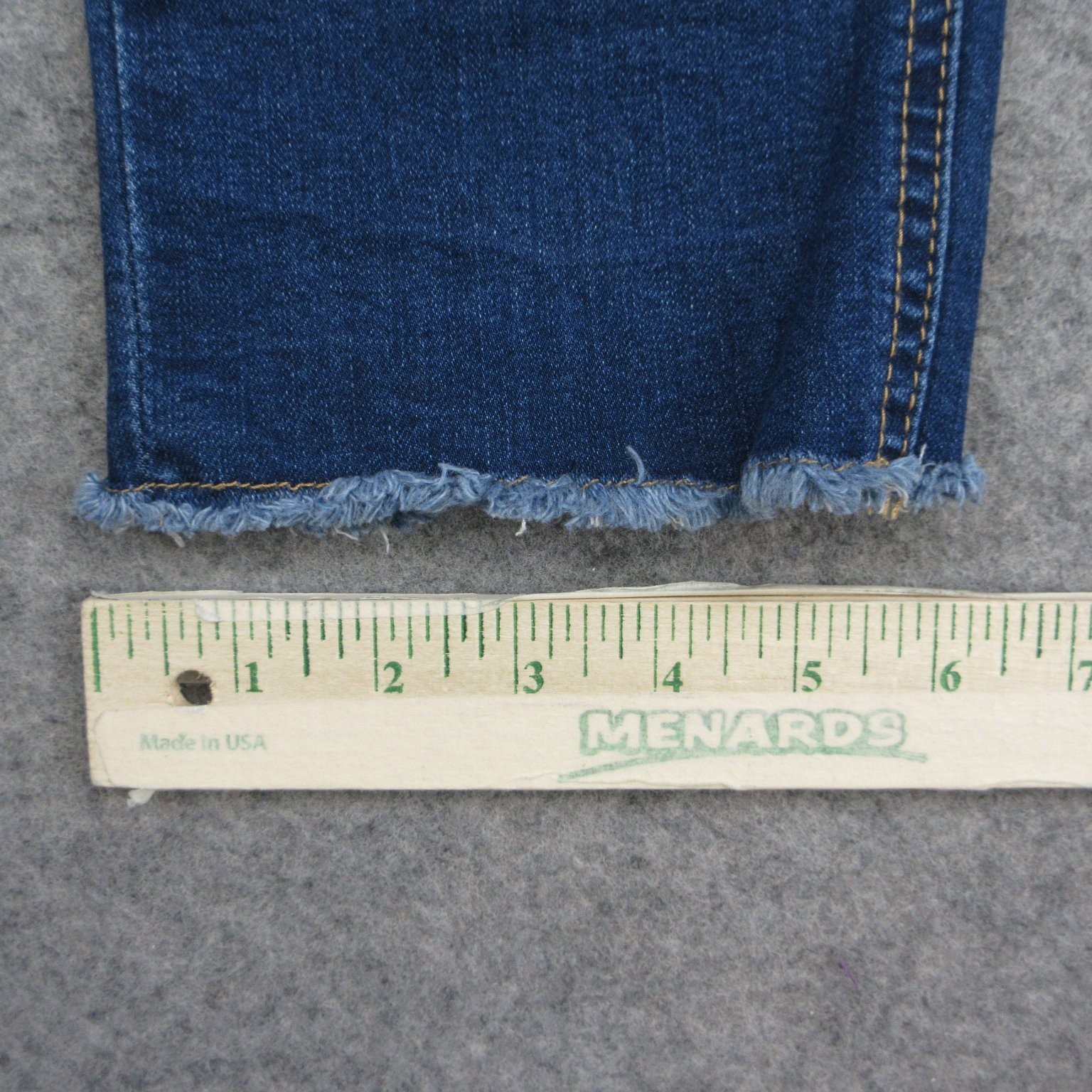WALLFLOWER Jeans Women’s 6/7 Medium Wash Distressed Curvy Stretch Raw Hem