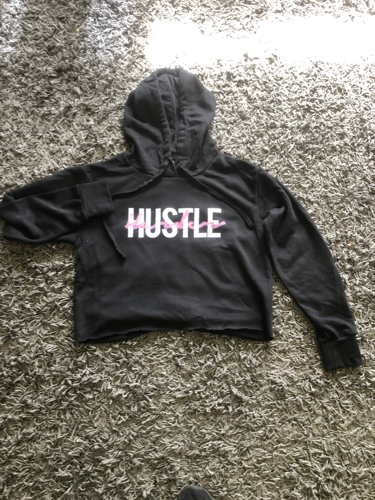 Hustle Graphic Crop Hoodie – Elevate Your Style and Drive