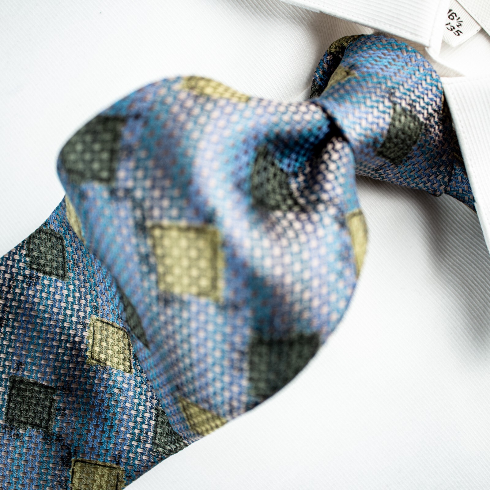 ERMENEGILDO ZEGNA Blue Yellow Green Geomet Silk Woven Necktie TIE 58″L x 3.75″W
