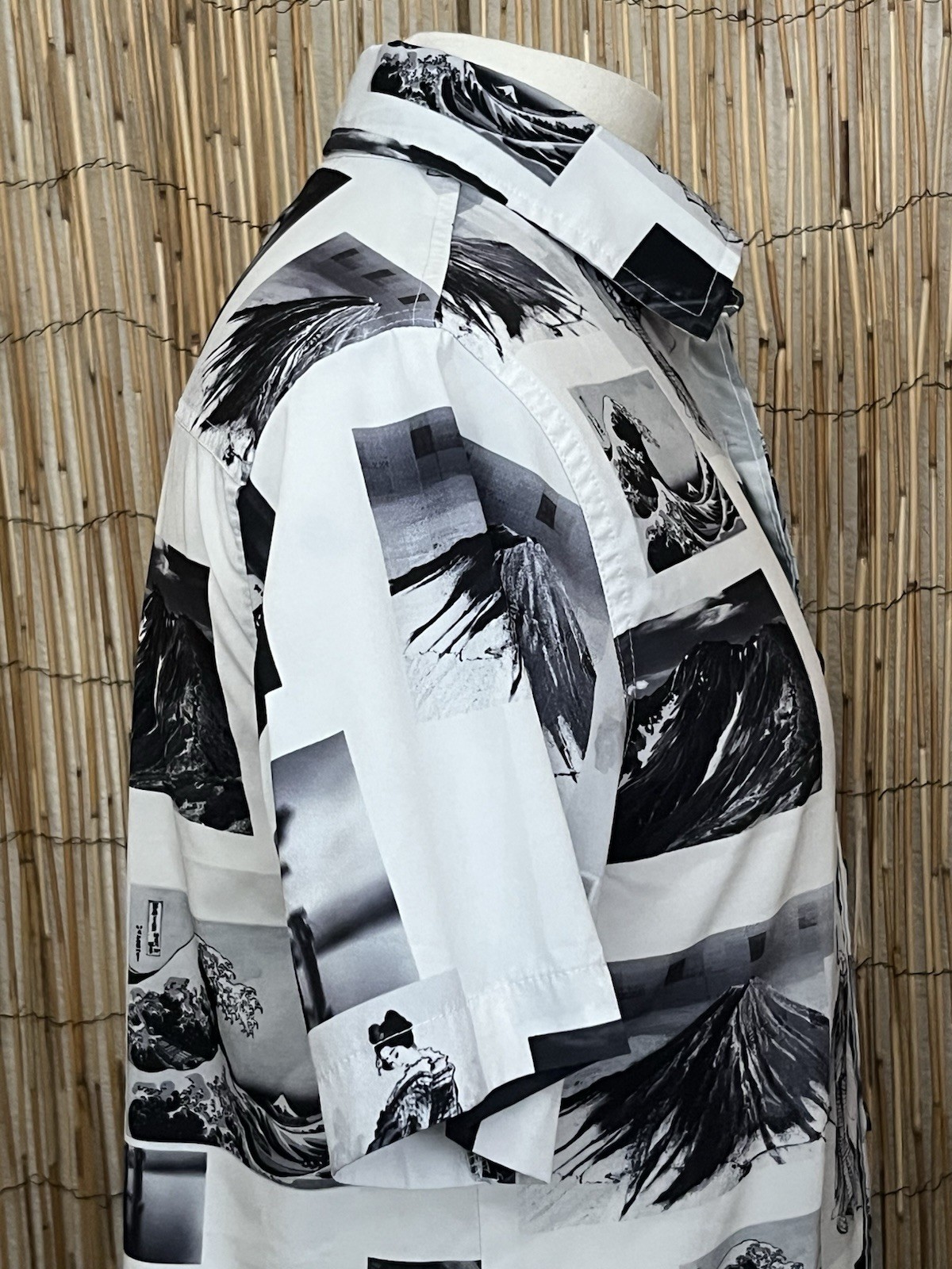 Just Attitude Mens SS Button Up Japan Themed Shirt-Size Small-Poly Spandex Blend