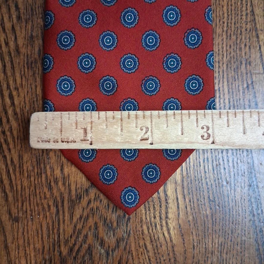 Robert Talbott Silk Tie Red Medallion Foulard Hand Sewn England USA 3.25 in Wide