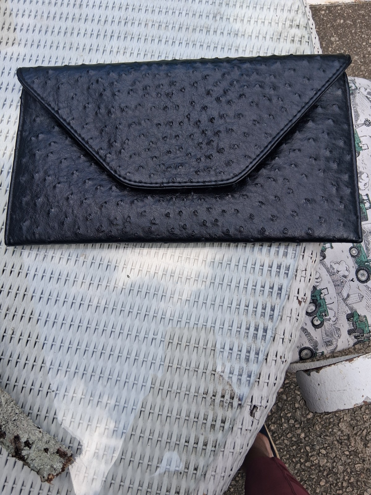 Black FAUX OSTRICH LEATH ENVELOPE CLUTCH HANDBAG