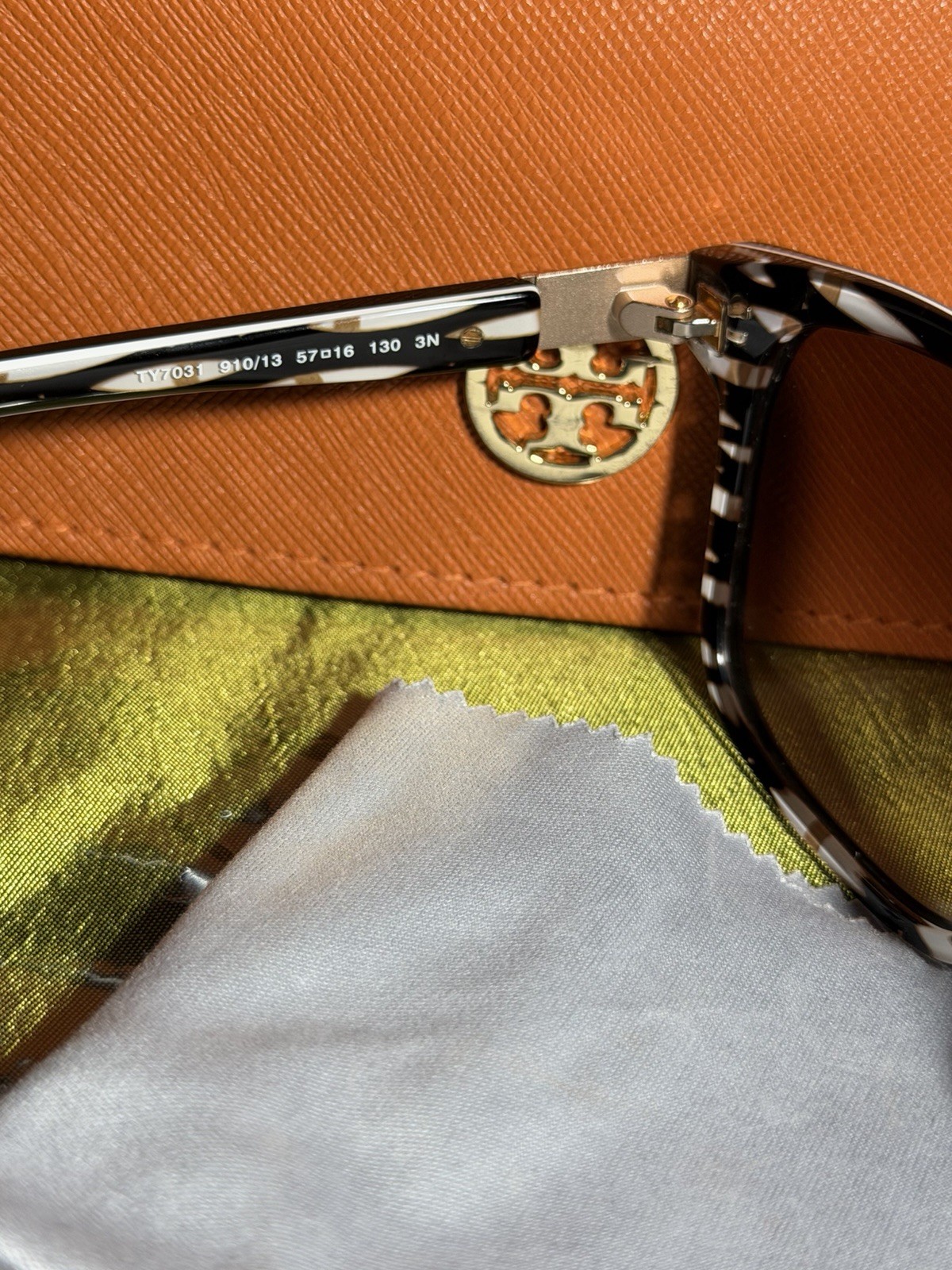 Tory Burch TY7031 Rectangle Sunglasses Black Plastic Frame Brown Gradient UV400