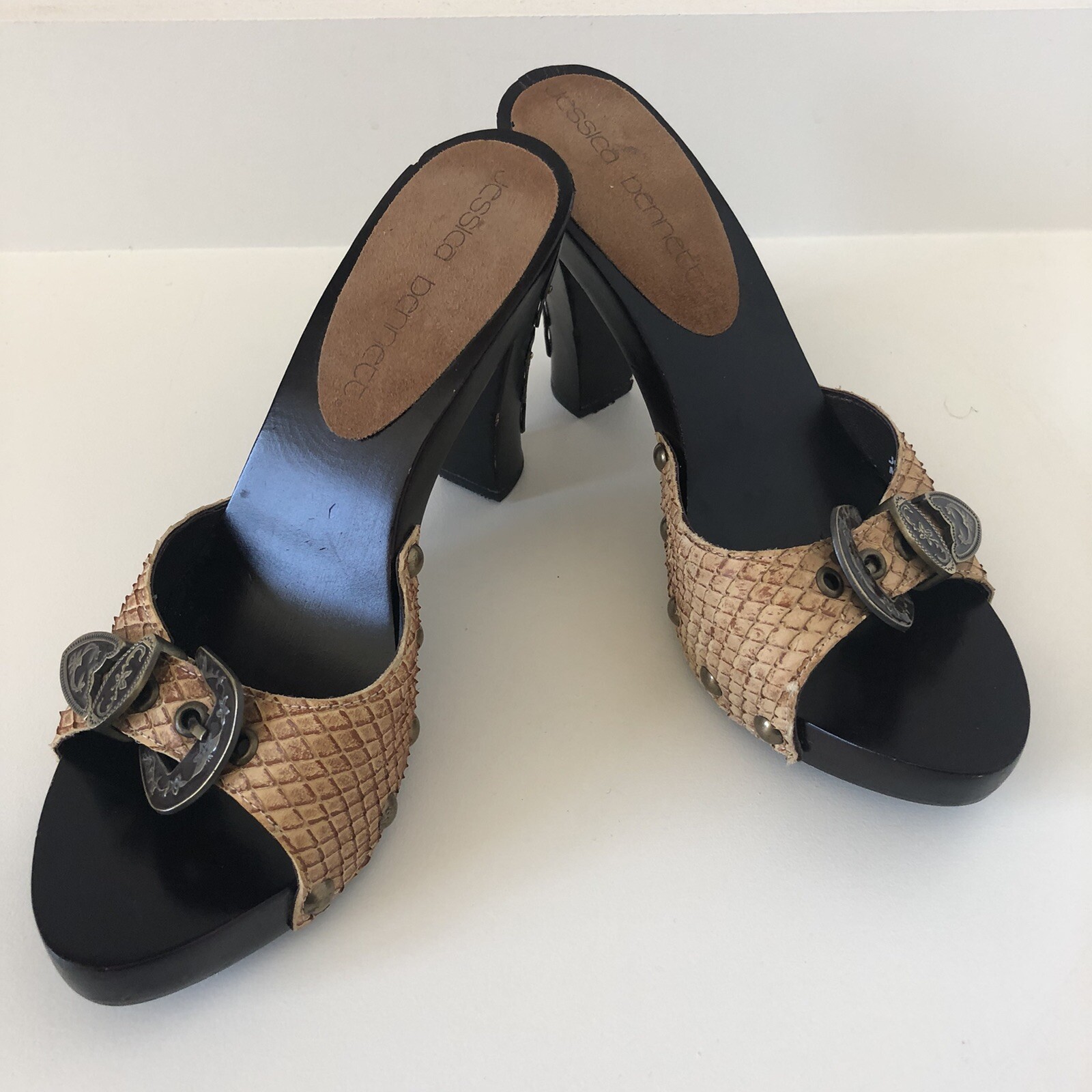 Jessica Bennett Slide Shoe SIZE 6M Wood Sole Tan Sandal Buckle Studs Embellished