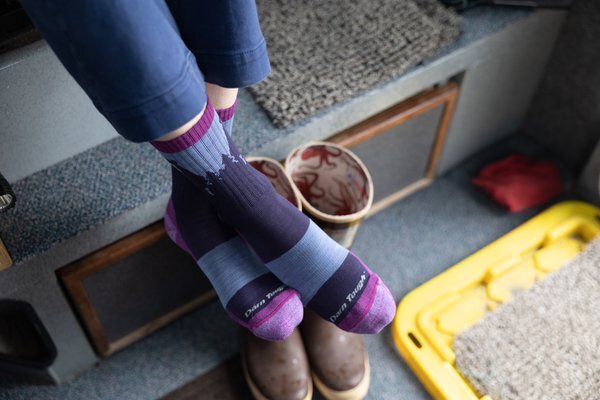DARN TOUGH 1970 Purple Bear Town Micro Crew Light Cushion Womens Socks M L Wool
