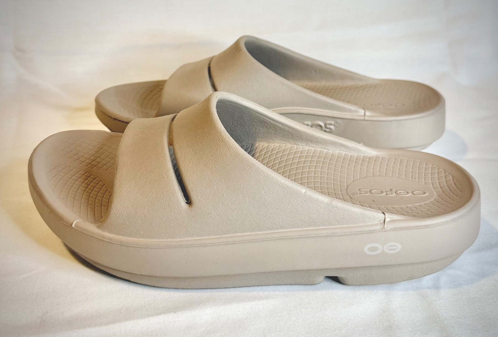 OOFOS OOahh Slide Women’s Recovery Sandals Beige Size W6 (EU 37) M4