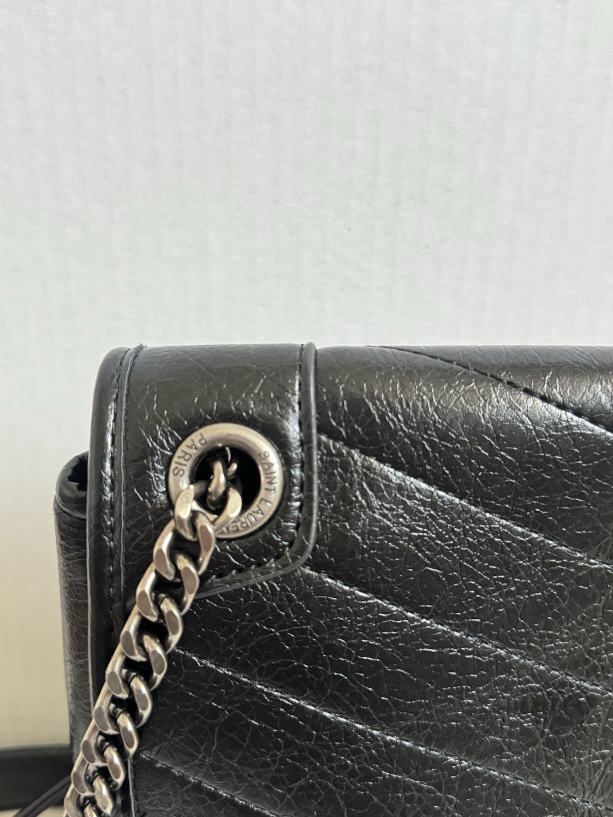 Black Quilted Shoulder/Crossbody Bag Chain Strap Magnetic