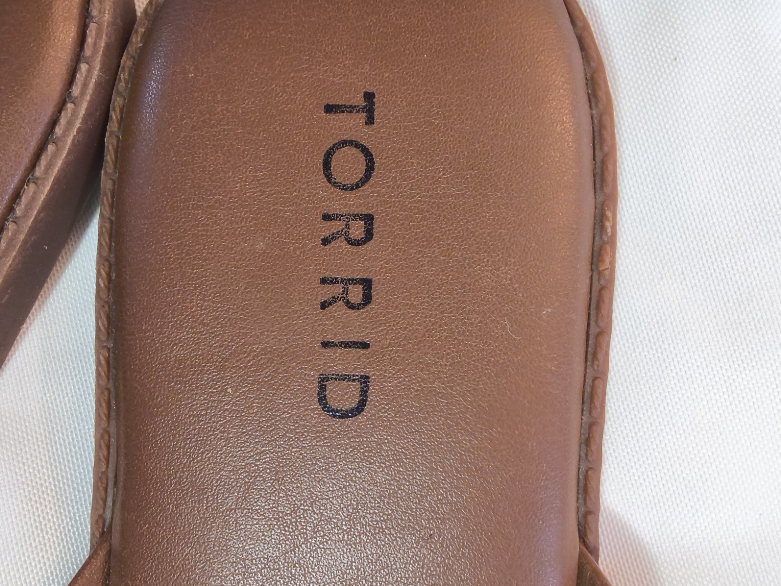 NEW Torrid Womens Brown PU Faux Leather Flip Flop Sandals Size 10WW *NEW*