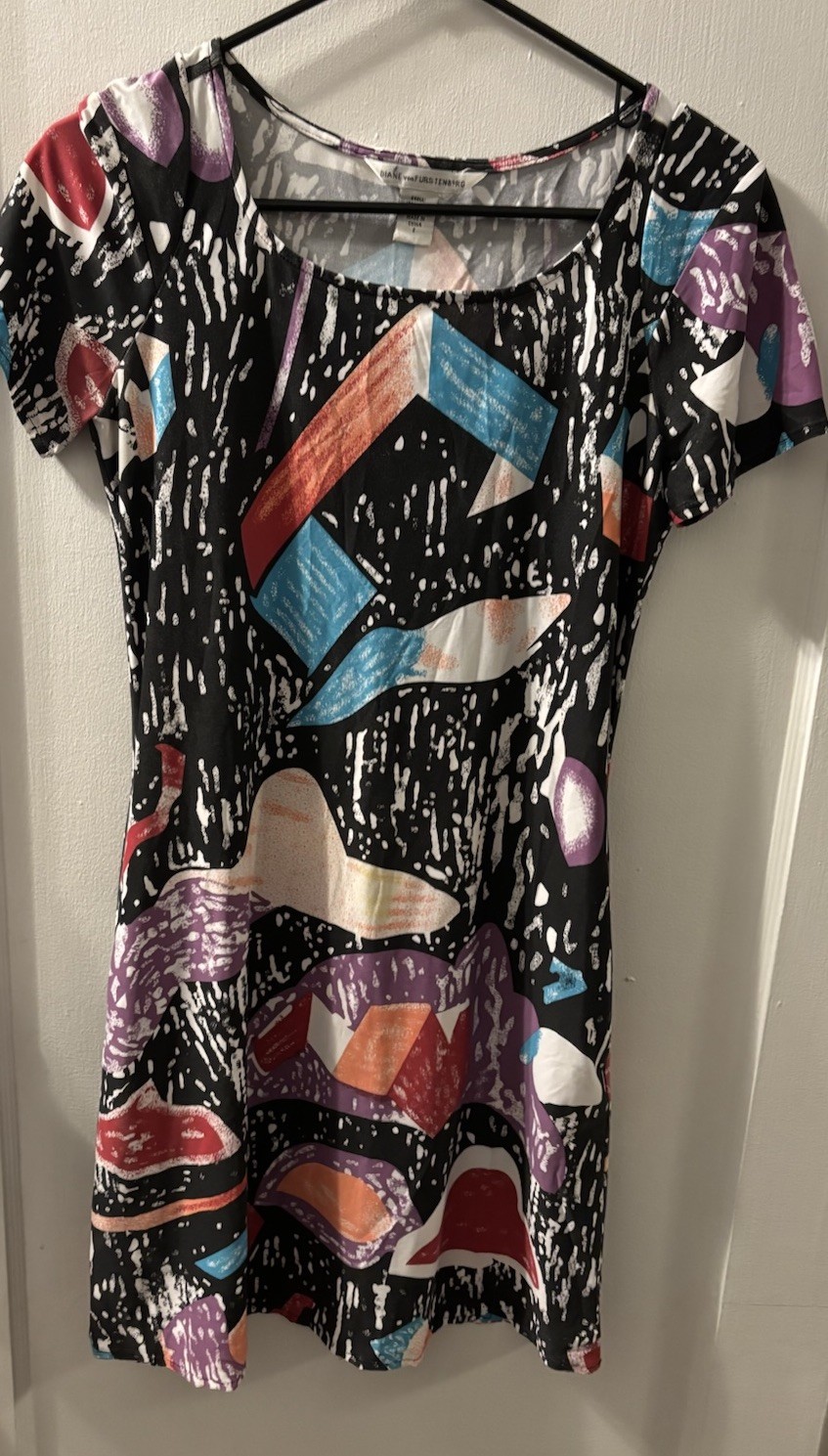 Vintage Diane Von Furstenburg Size 2 Jersey Silk With Stretch Fun Pattern Dress