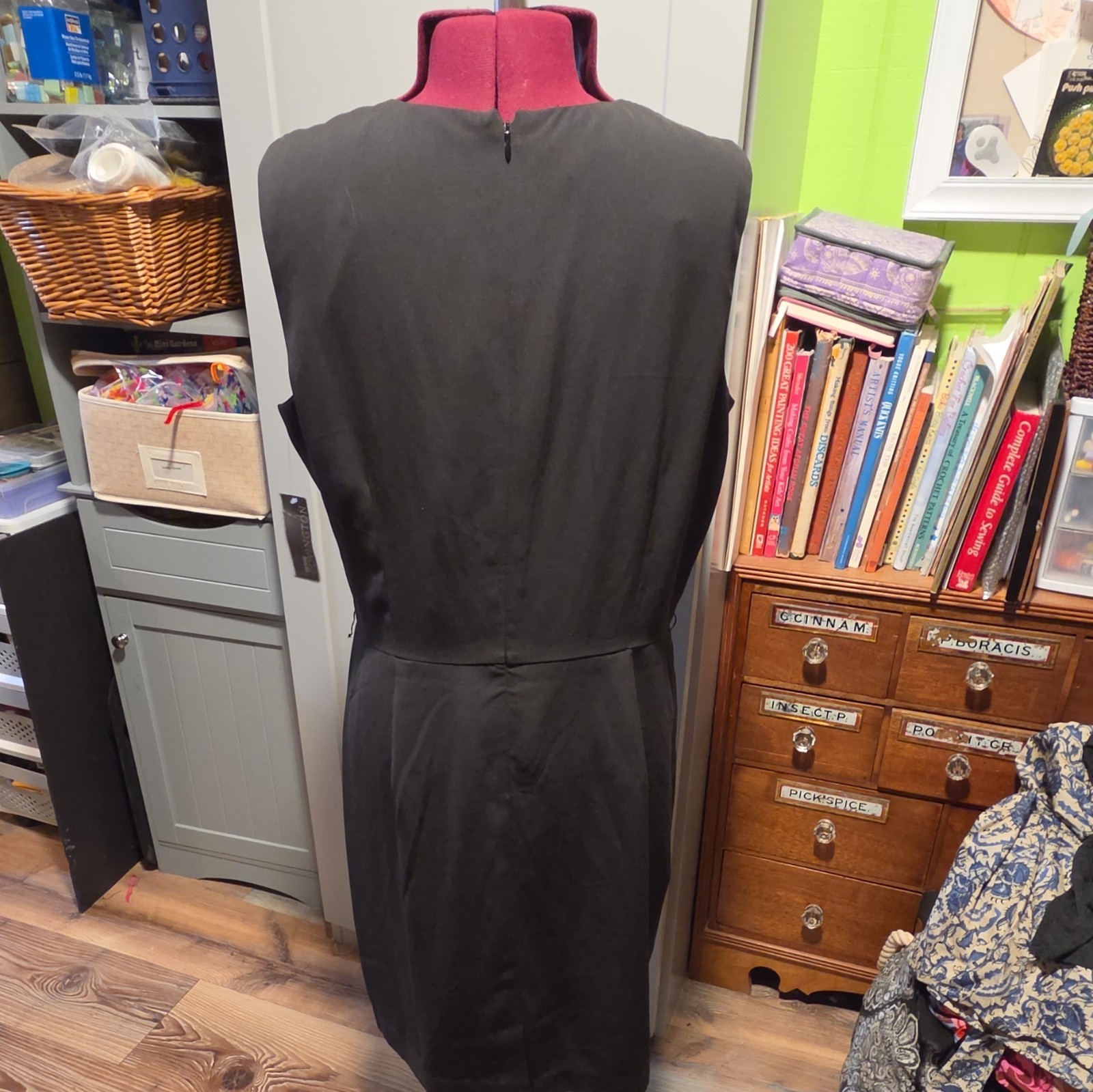 Covington Black Solid Round Neck Sleeveless Sheath Knee Dress Zipper 16P