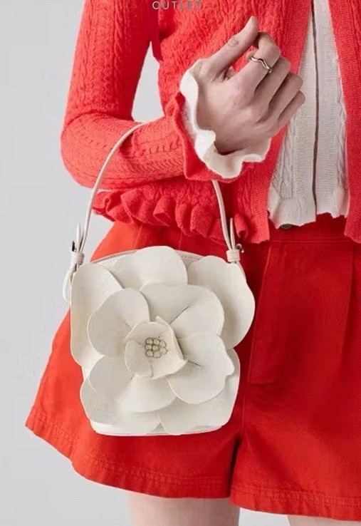 Kate spade Flora Bucket Bag NWT Meringue color