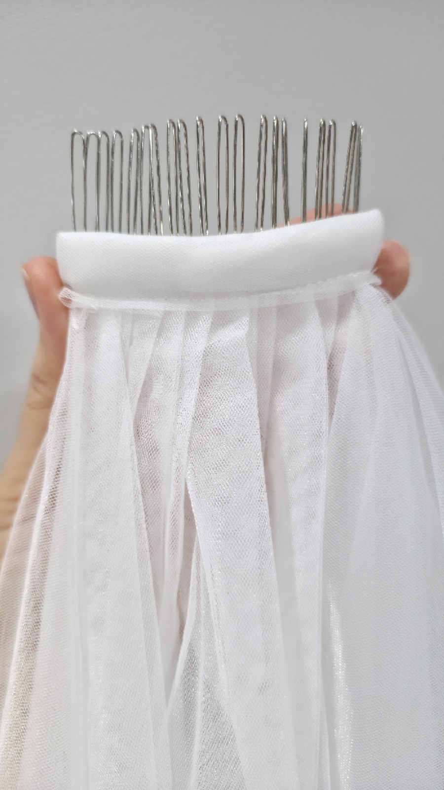 Pearl Edge Wedding Veil 2 Tier Beaded Bridal Veils Fingertip Length White Veil