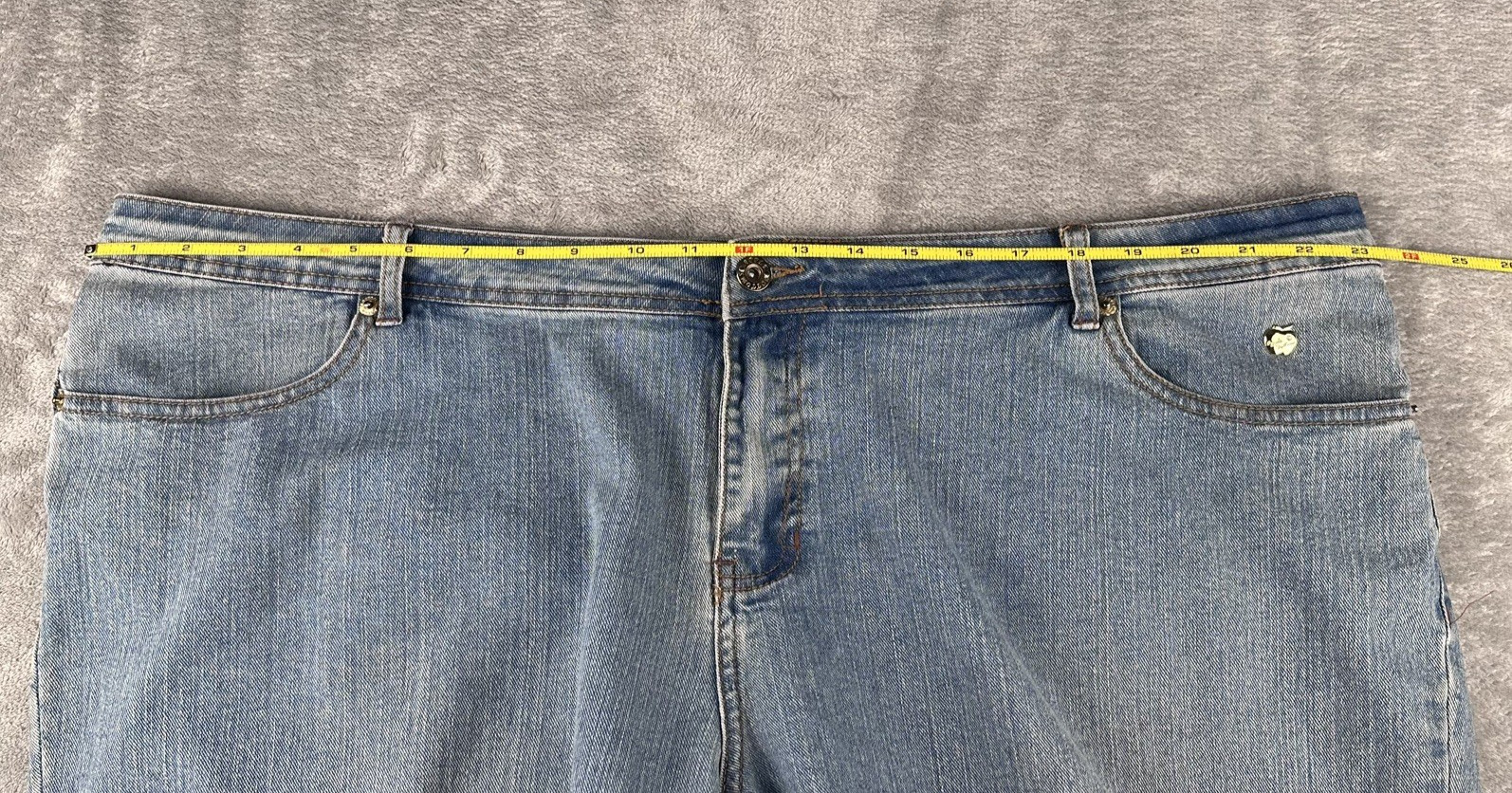 Vintage Apple Bottom Capri Jeans Women’s 21/22 Embroidered 90s Y2K Picked Fresh