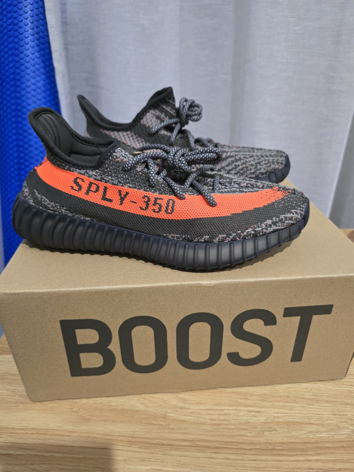 Yeezy Boost 350 V2 Low Carbon Beluga M7 W8
