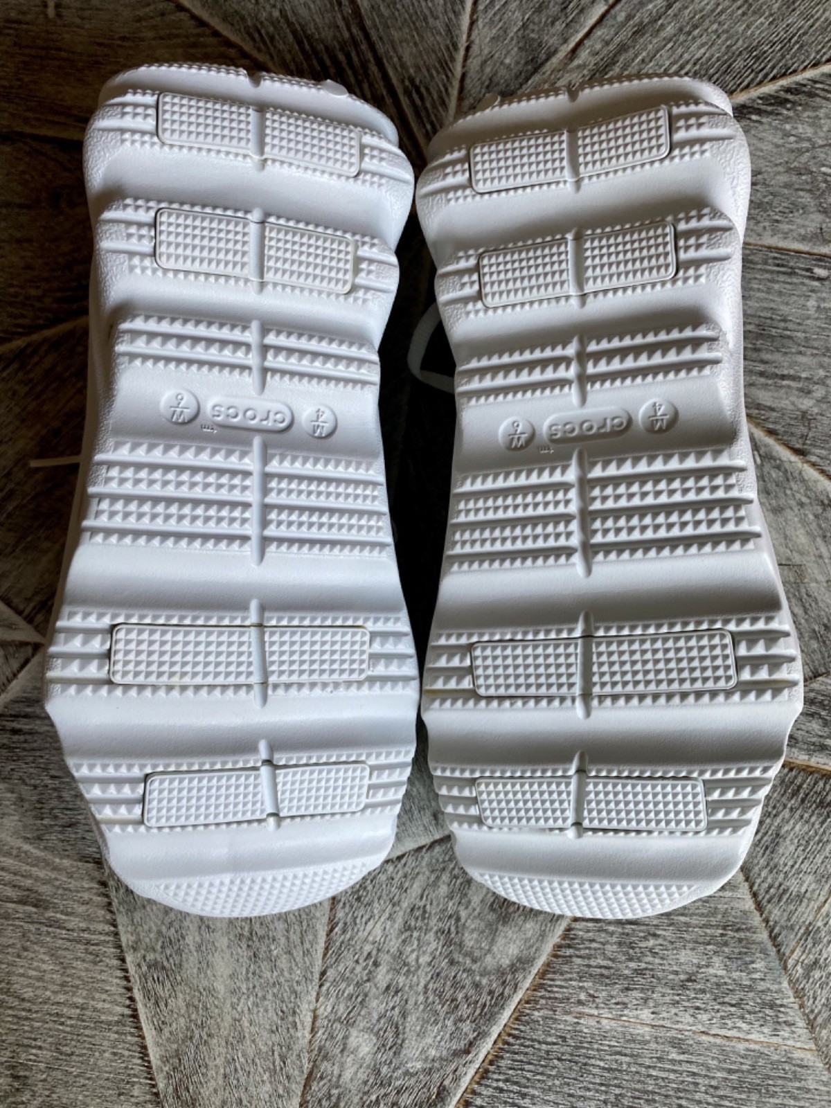 NEW! Size M4 / W6 – Crocs Echo Surge Moonlight White Sneakers FREE SHIPPING! NEW