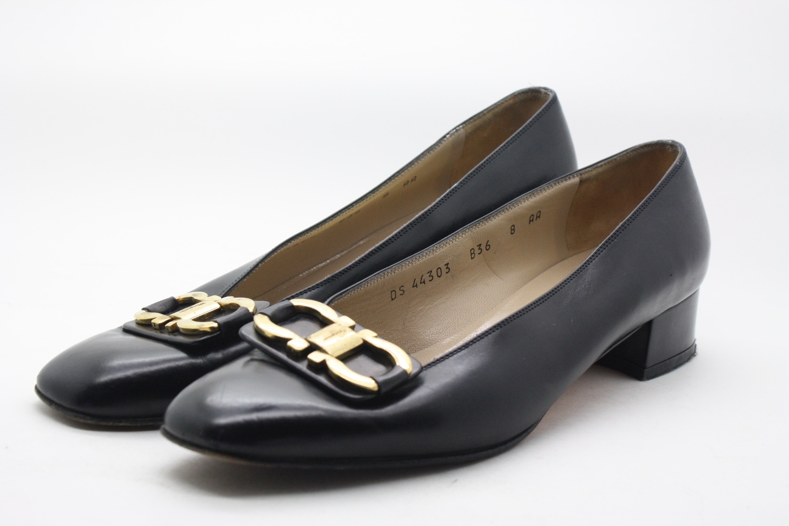 SALVATORE FERRAGAMO Black Leather Gancini Horse Bit Buckle Low Heel 8AA Italy