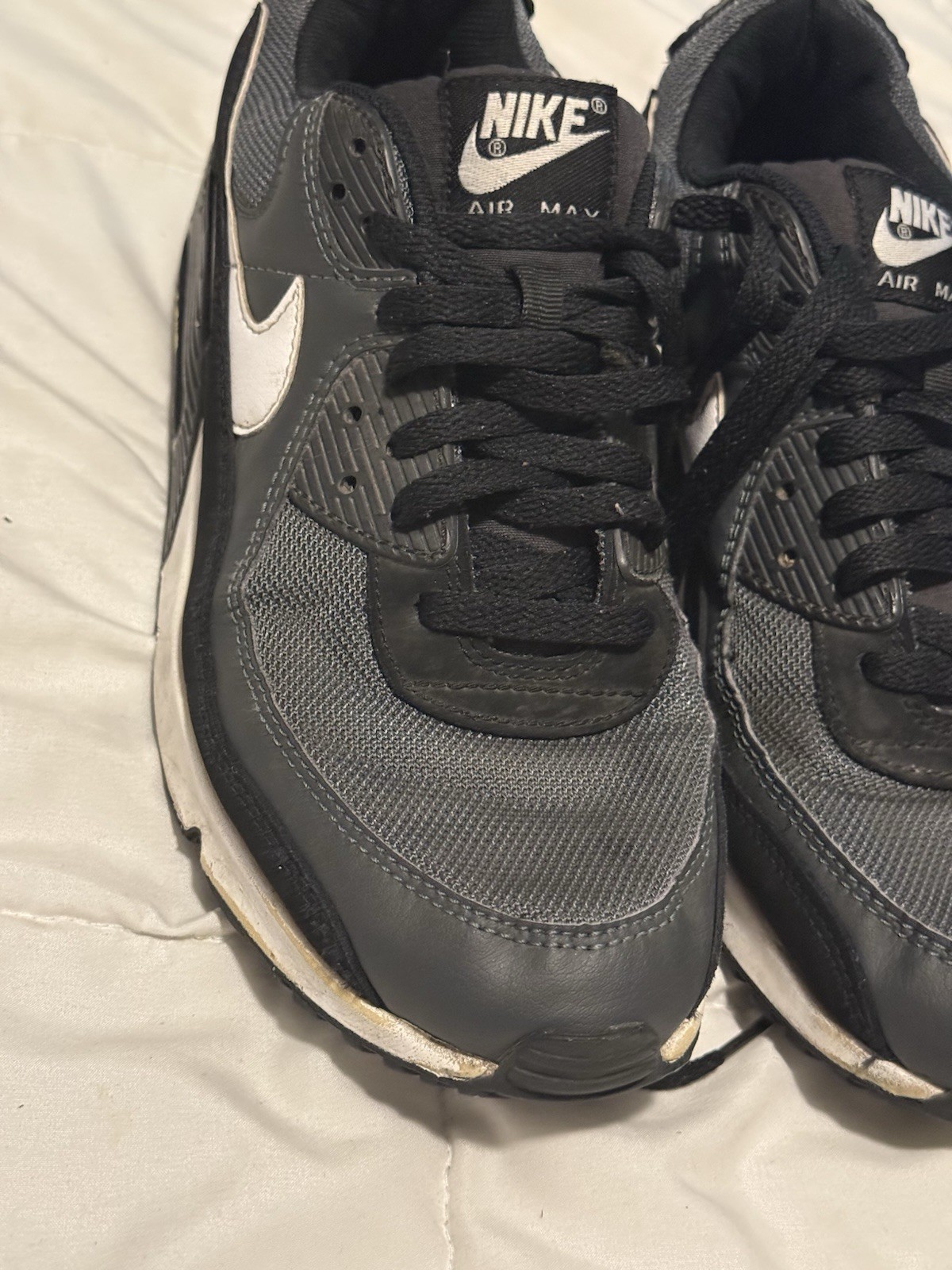 Nike Air Max Men’s Low Top Lace-Up Sneakers Black/Gray/White Rubber Sole