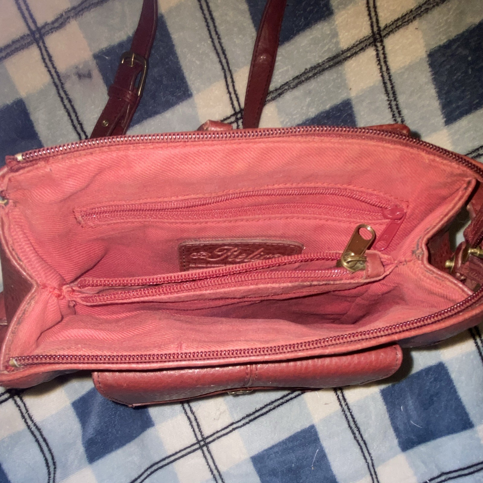 Relic Burgundy Pebbled Small Crossbody Bag Turn Lock Zip Adjustable Strap