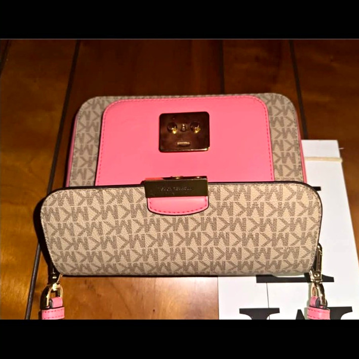 Michael Kors Logo Pink/Beige Crossbody Bag Gold Hardware Push Lock Zip