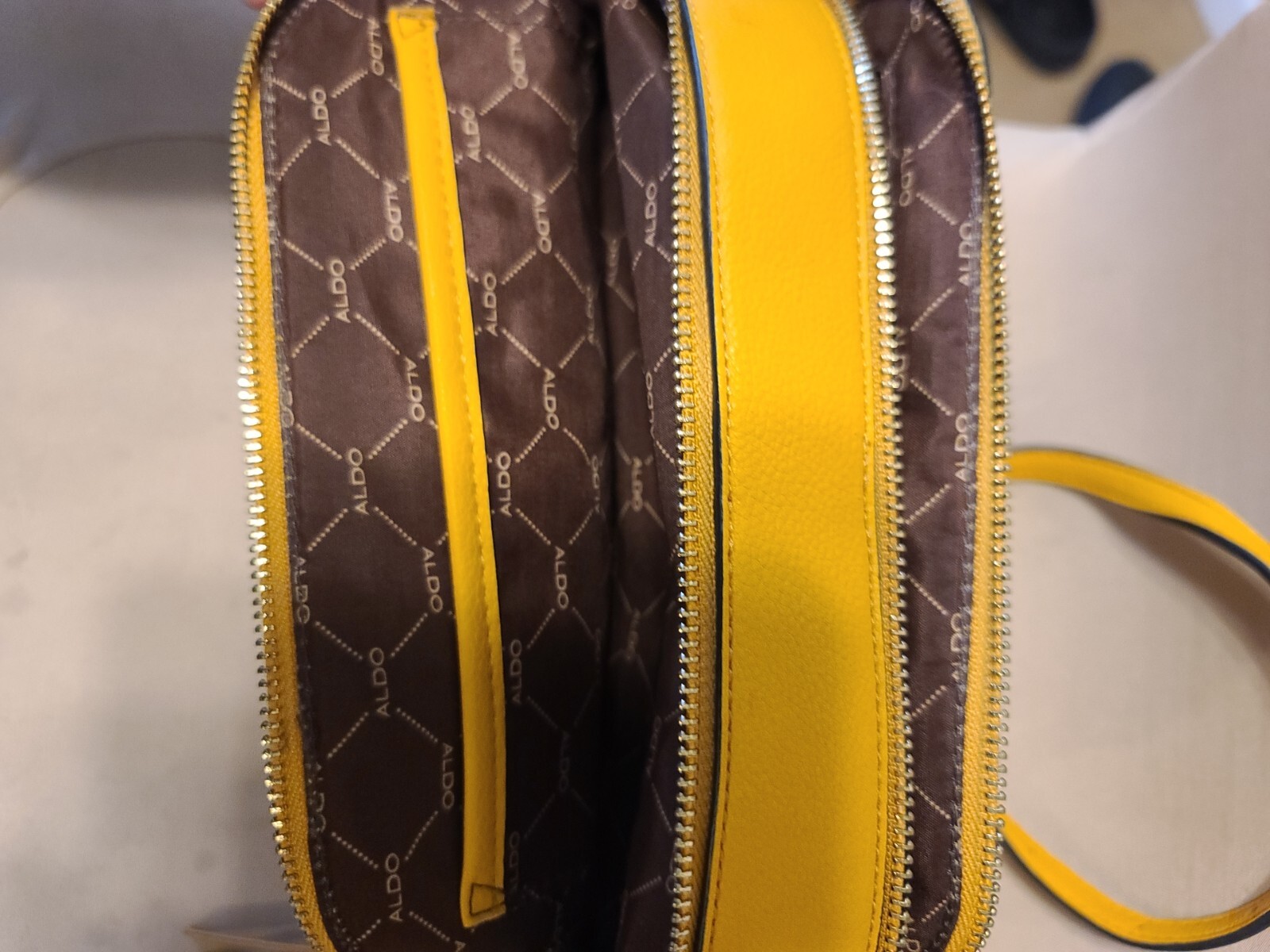 Aldo Leather Handbag Purse Yellow Bag Shoulder Handbag Small 10x7x3. Crossbody