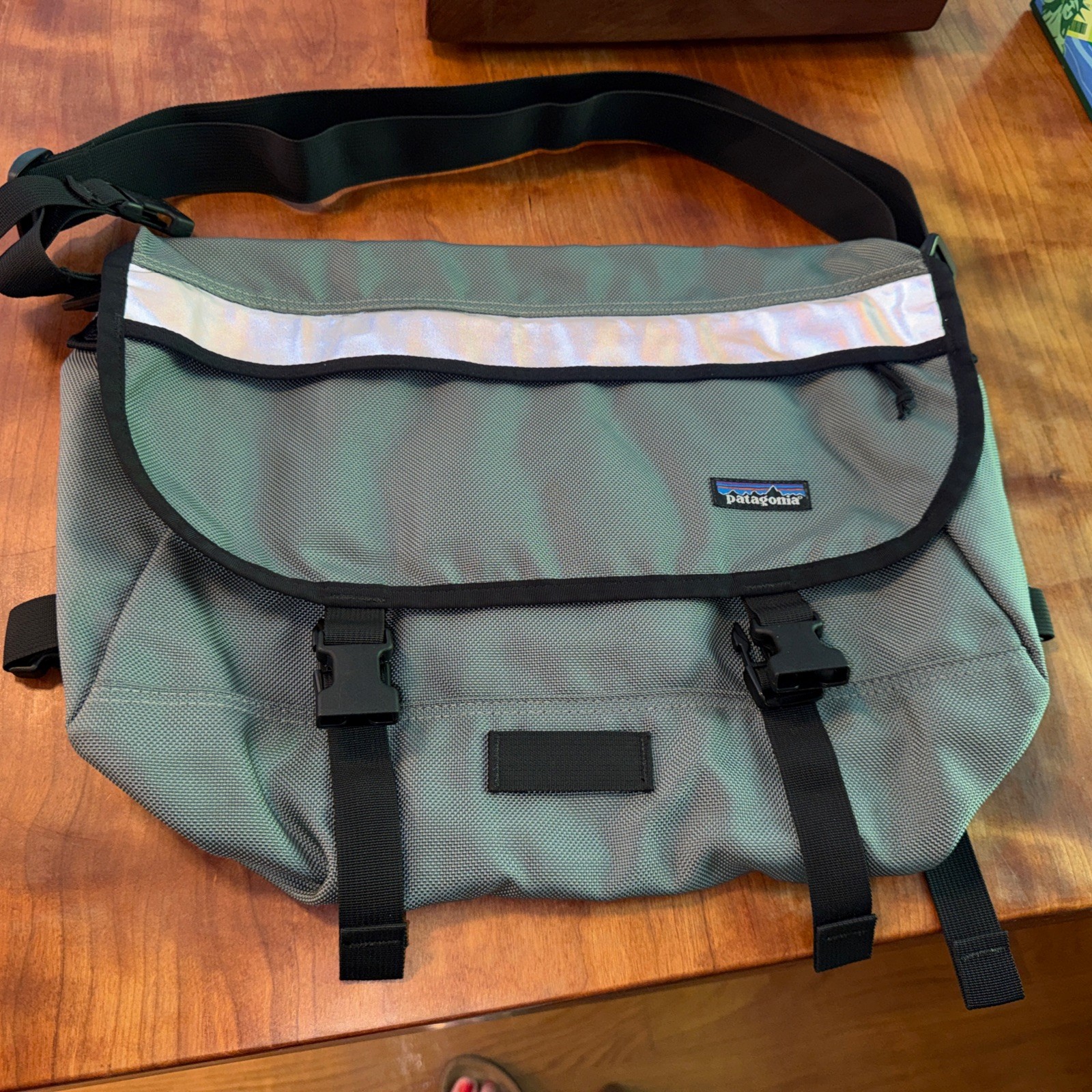 Patagonia Vintage Cycling Messenger Bag Half Mass Gray, Reflective